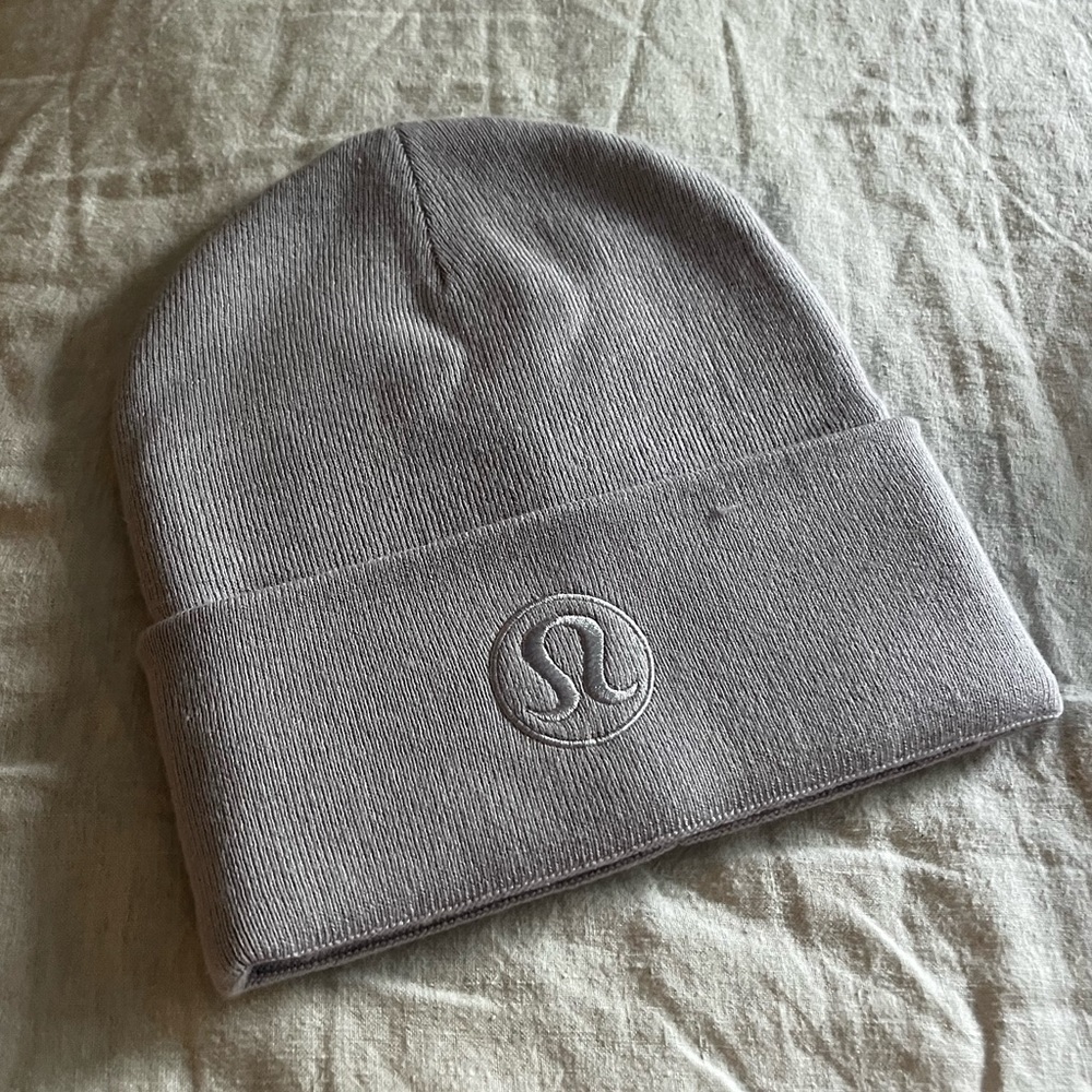 Lululemon Beanie (Never Worn)